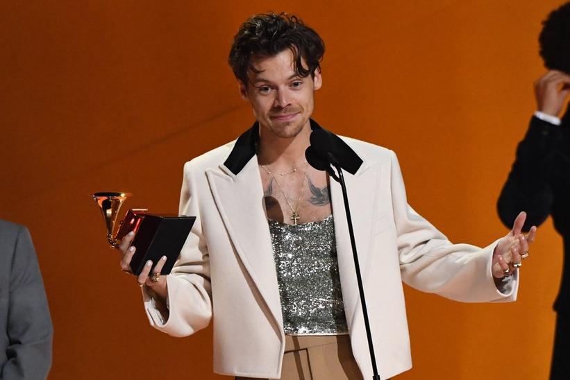 Harry Styles receives the Granny Award for Album of the Year. Harry Styles Grammys 2023